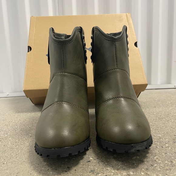 NWB $54 Seven7 Seville Ankle Bootie Olive Green size 9.5 - Picture 4 of 16